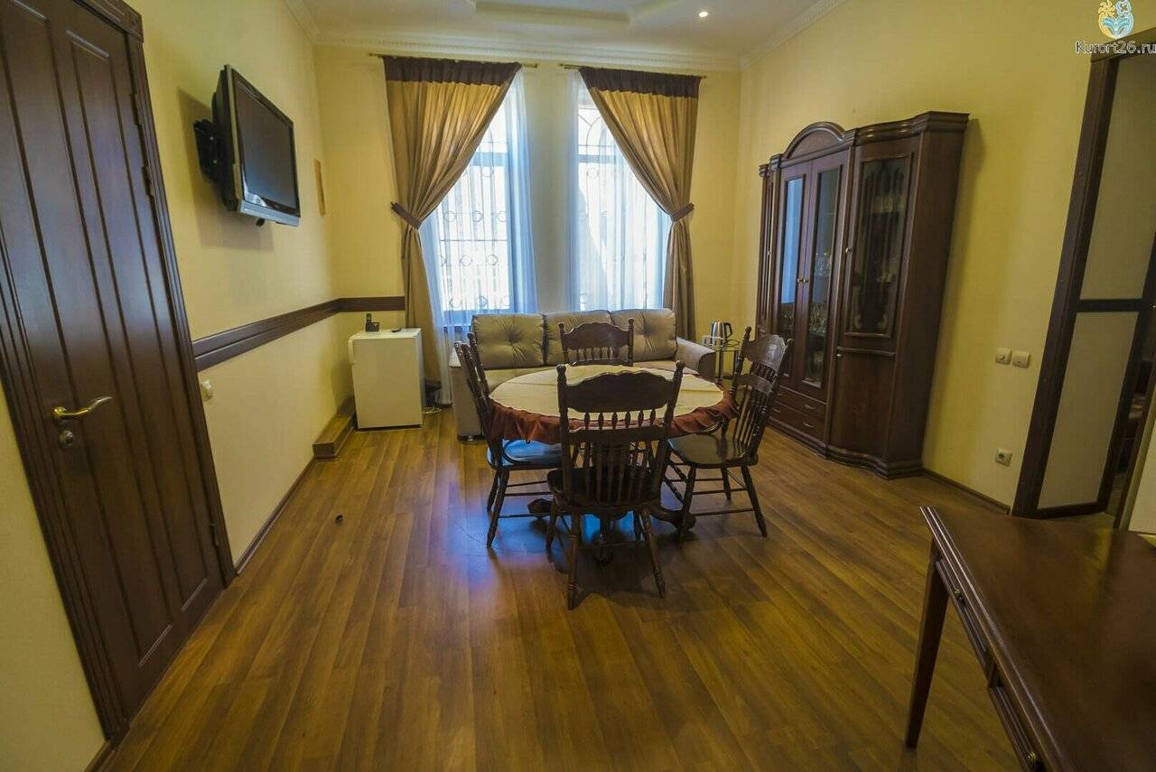 Люкс двухкомнатный с двумя доп. местами